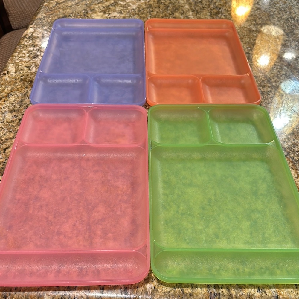 Tupperware Multicolor Divided Plates Set